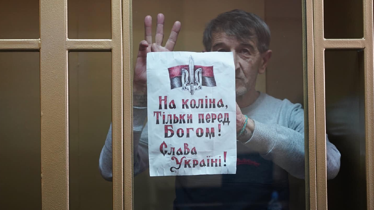 Облаяв співробітників ФСБ: російський суд збільшив кримчанину Приходьку термін ув'язнення ще на місяць 